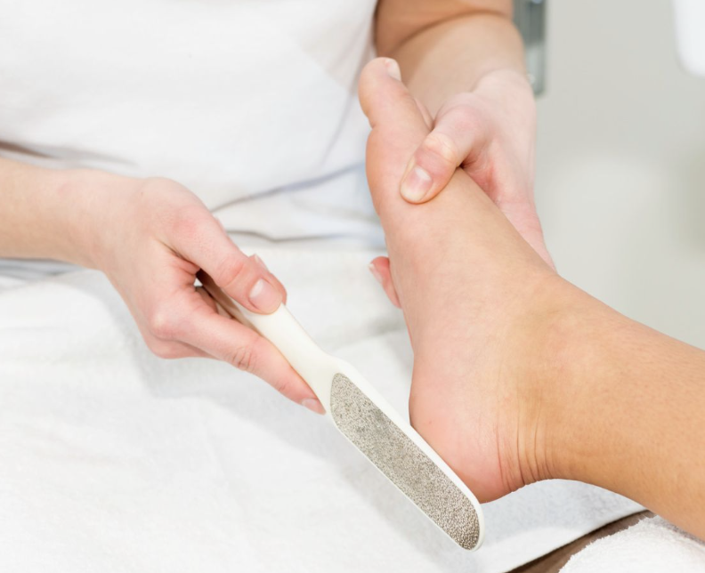 CHÀ GÓT CHÂN CHUYÊN SÂU BÀN CỜ | TRỊ NỨT GÓT CHÂN QUẬN 3 | TẨY TẾ BÀO CHẾT GÓT CHÂN SÀI GÒN TPHCM